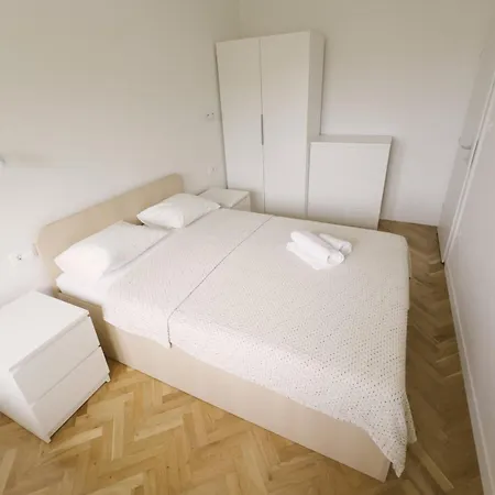 Teta Ljuba 1 * 珀德垂那